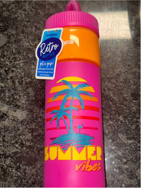 Coolgear GetAGrip Retro Brand New 24 fl. oz (15 posted) $14 Each Retail - Summer